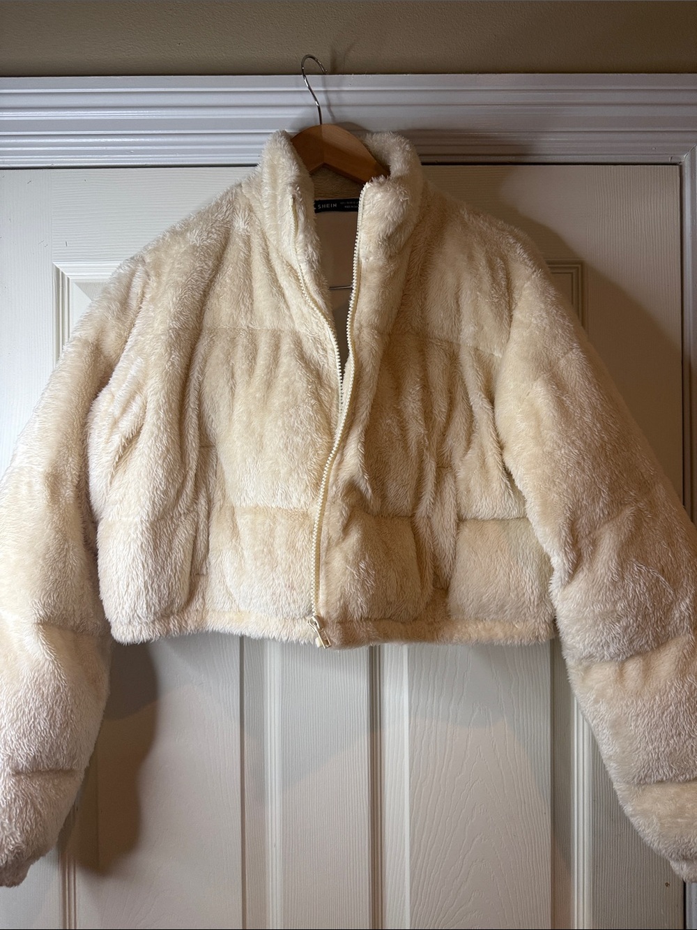 Women’s Faux Fur Cropped Puffer Jacket - Cream